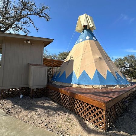 Bandera Stronghold Retreat Exterior photo